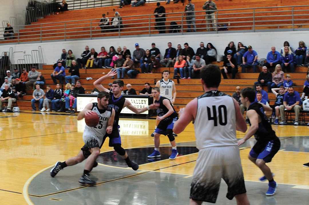 Battle of the Valleys: Tug Valley knocks off Shelby Valley, 68-63